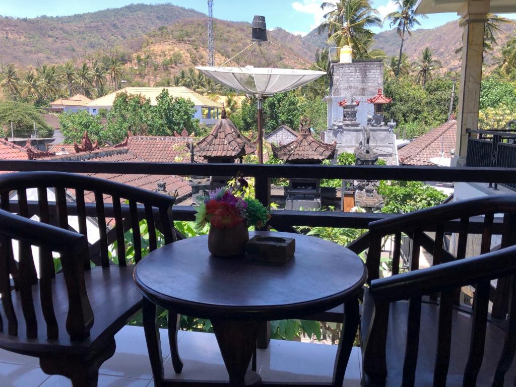 Tira Amed Homestay - King Room With Mountain View