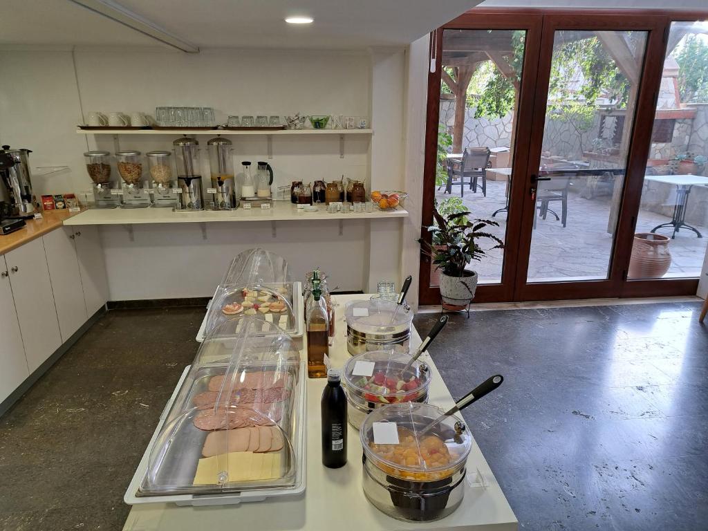 Comida no hotel ou em algum lugar perto