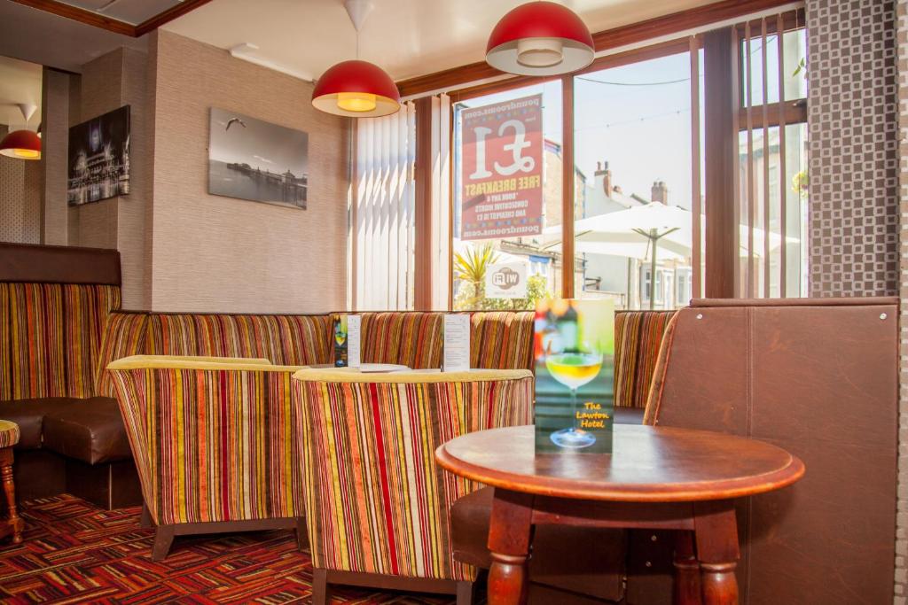 The Lawton - Resim 44