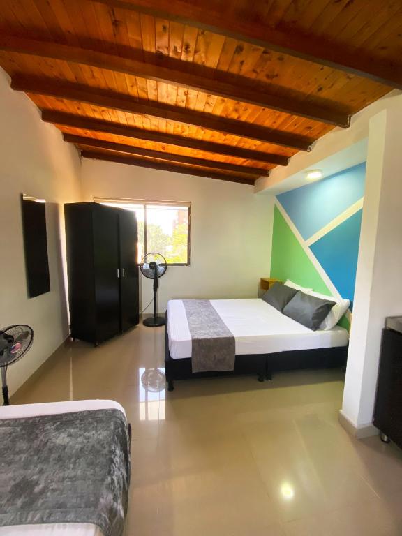 Postel nebo postele na pokoji v ubytování 33 Hotel Bulerias