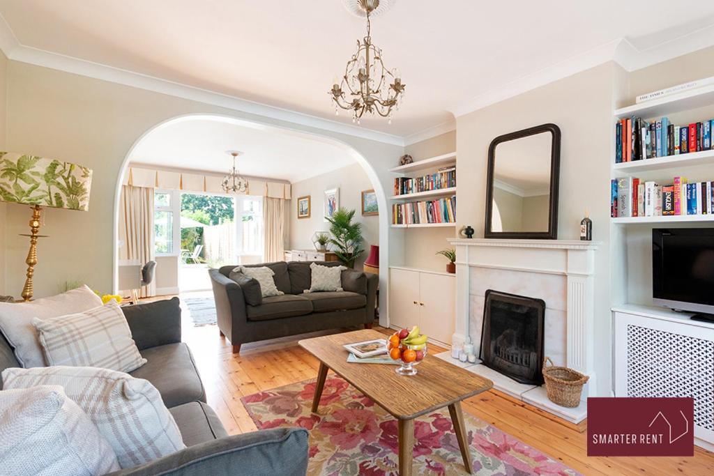 Maidenhead 4 Bedroom House With Driveway & Garden, Maidenhead