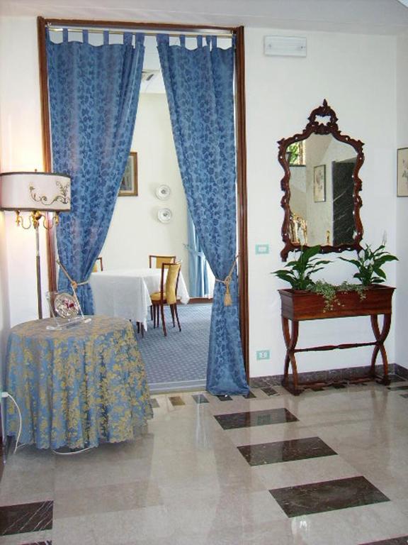 Postel nebo postele na pokoji v ubytování Hotel Broglia