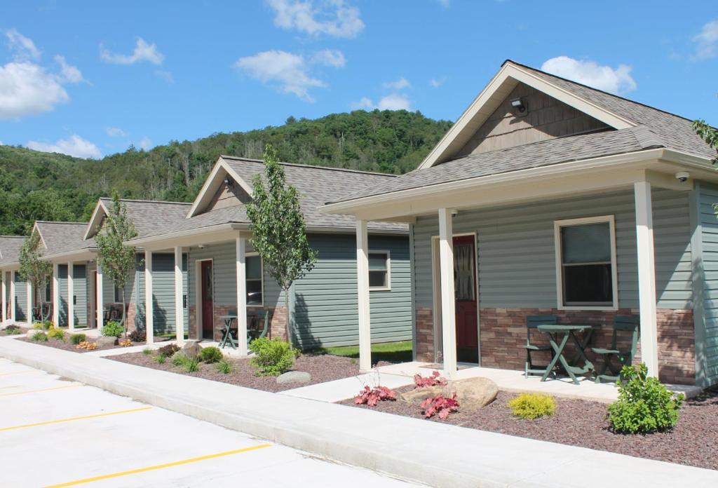 Vista Lodge Benton PA near Ricketts Glen State Park, Benton (updated