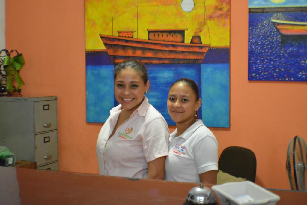 Μέλη του προσωπικού του Hostal Pacifico Chinandega