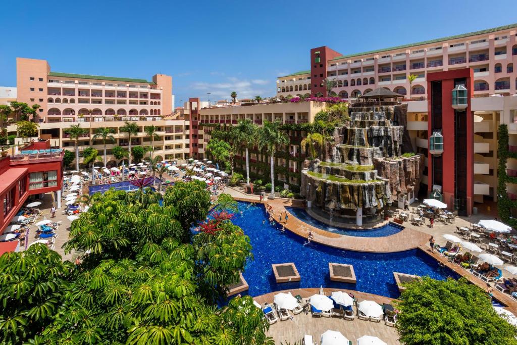 A view of the pool at Hotel Best Jacaranda or nearby