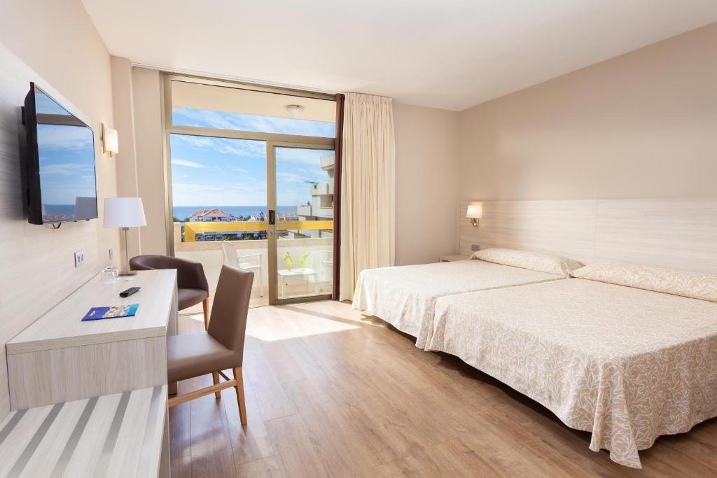 Postel nebo postele na pokoji v ubytování Hotel Best Tenerife