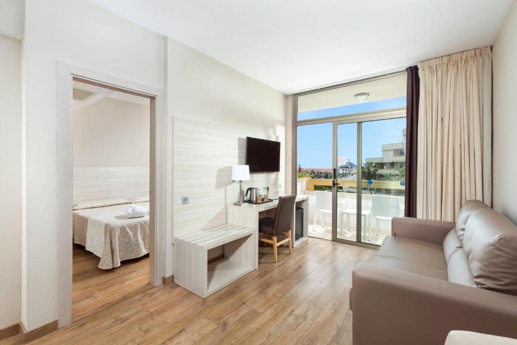 TV a/nebo společenská místnost v ubytování Hotel Best Tenerife