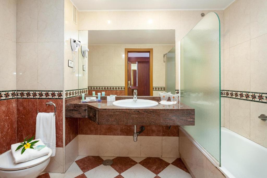 Koupelna v ubytování Hotel Best Tenerife