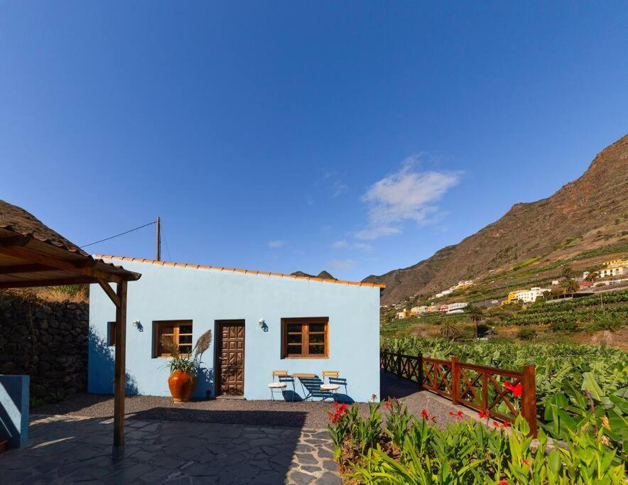 エルミグアにあるCasa Rural El Arenalの白い家(パティオ付)