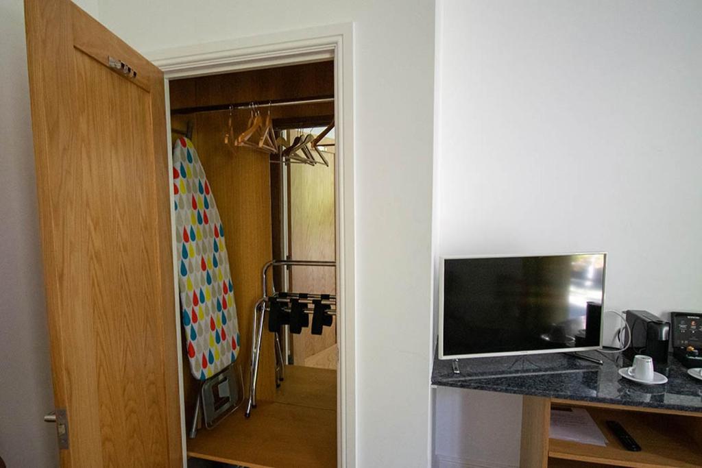 Beachcliff Rooms & Apartments - Resim 16