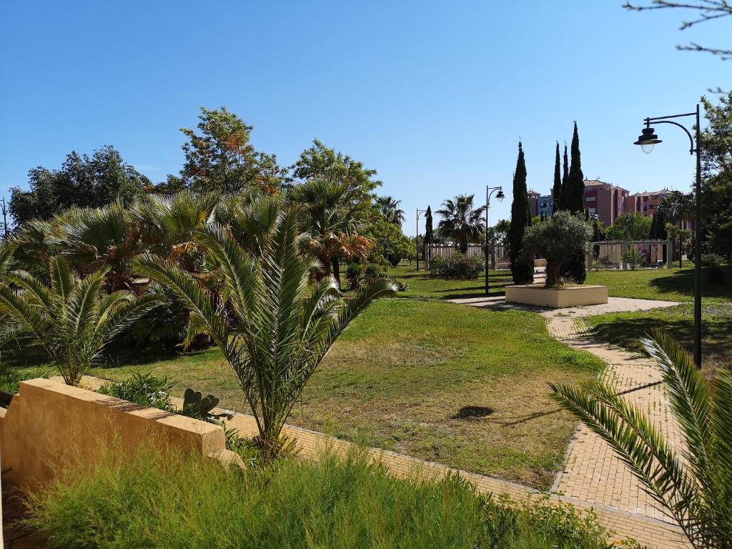 Zahrada ubytování Jardines de Isla Canela, planta baja.