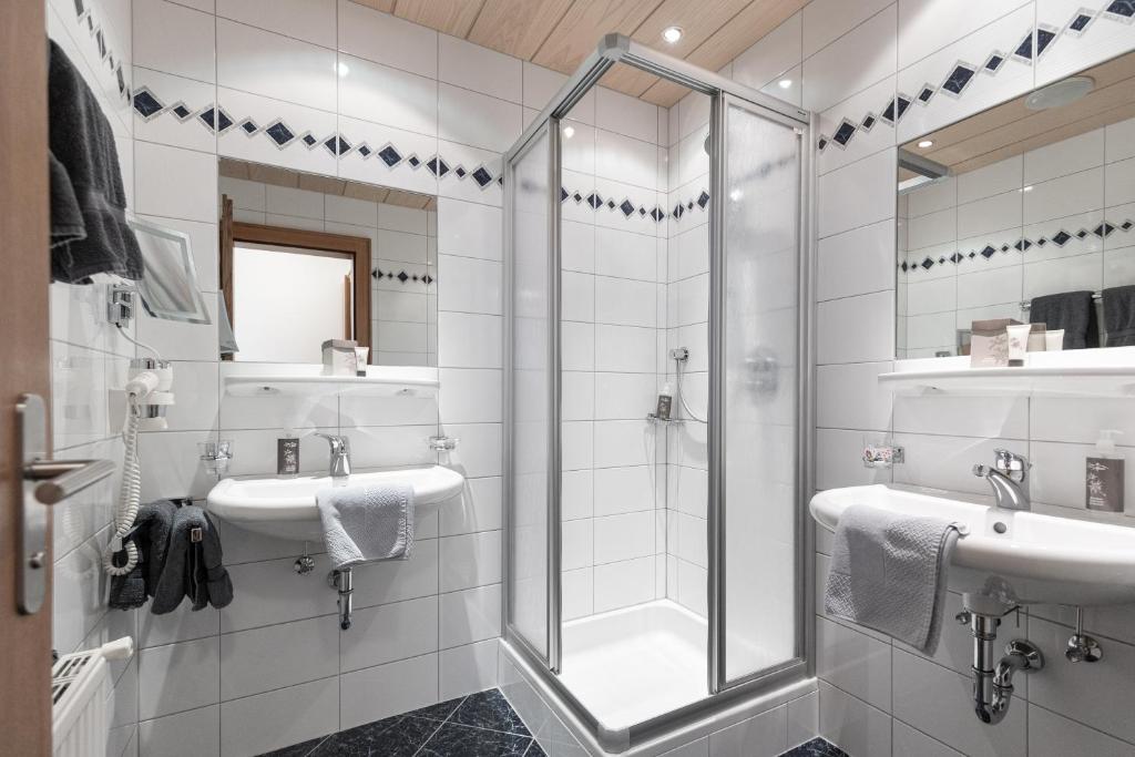 Koupelna v ubytování Hotel Garni Birkhahn