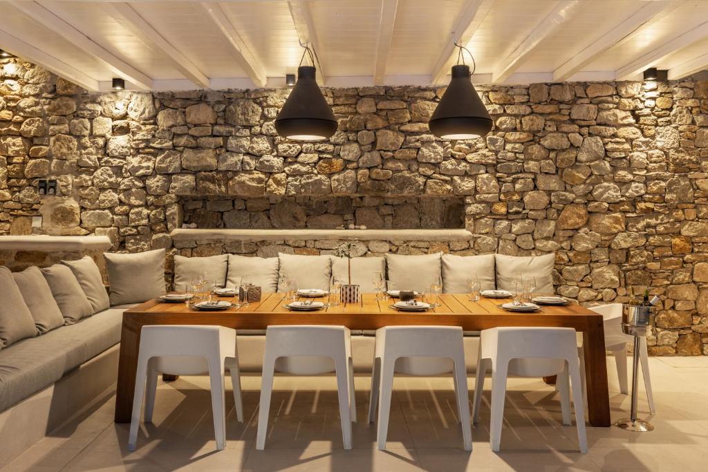 Posedenie v ubytovaní Mykonos Actor’s Villa. 3 bedrooms, private pool.