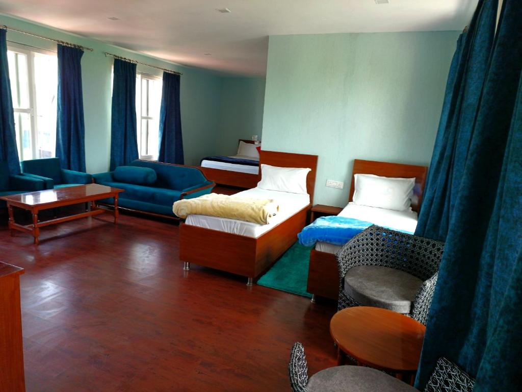 PinnacleHouse kanatal Uttarakhand - 套房与山景