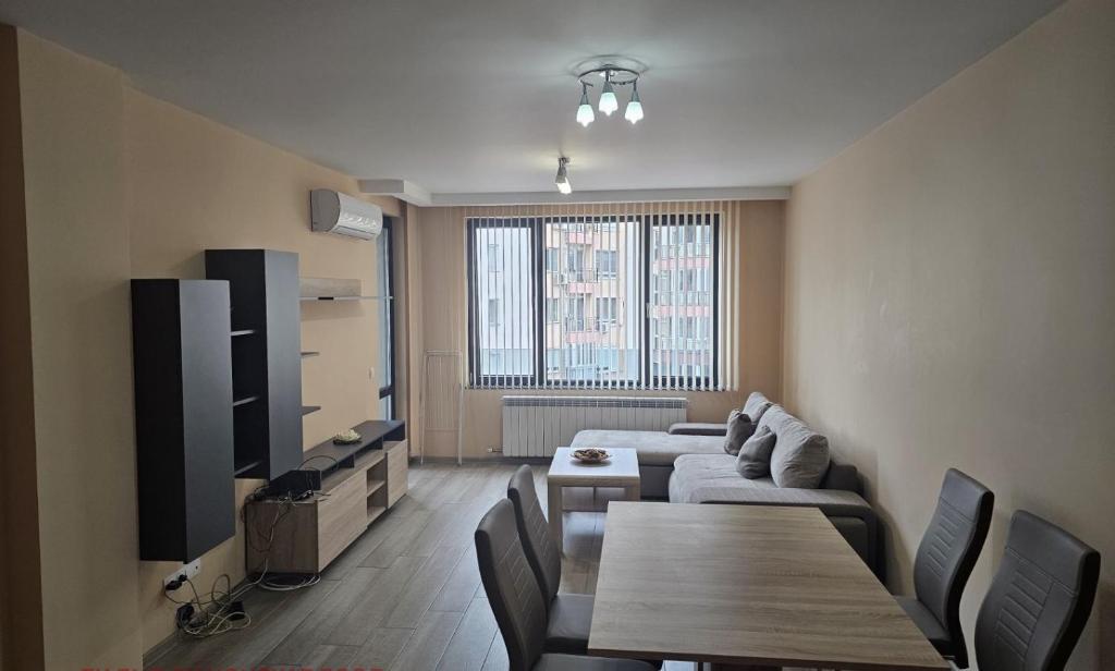 Business and Leisure apartment in Mladost 2, Апартамент за бизнес и отдих в Младост 2