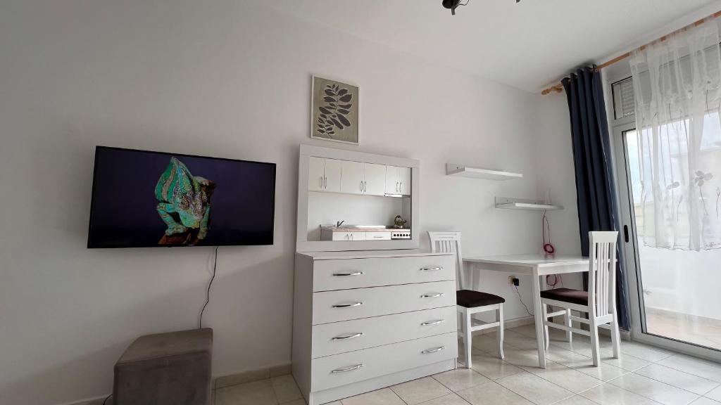 White Apartment - Imazhi 9
