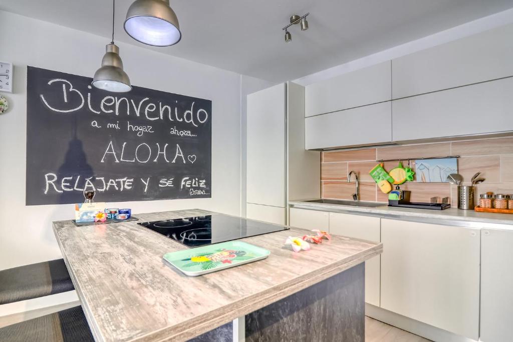 Kuchyňa alebo kuchynka v ubytovaní Aloha Home
