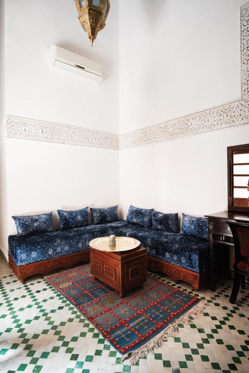 Predel za sedenje v nastanitvi Riad Dar Laura
