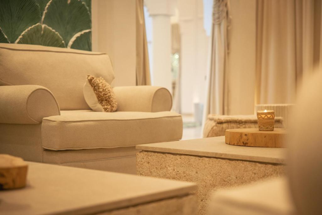 Posezení v ubytování Les Palmiers Boutique Hôtel & Spa