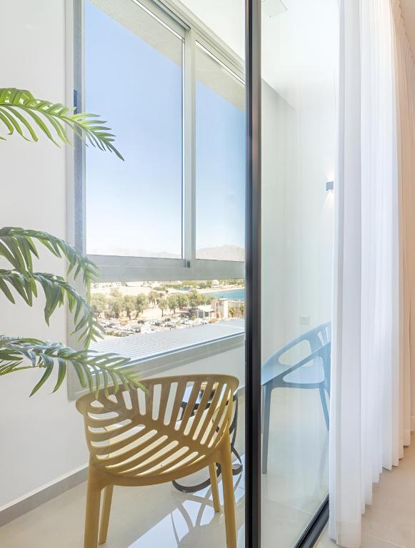 Ein Balkon oder eine Terrasse in der Unterkunft Nathan&#39;s Suites On The Beach