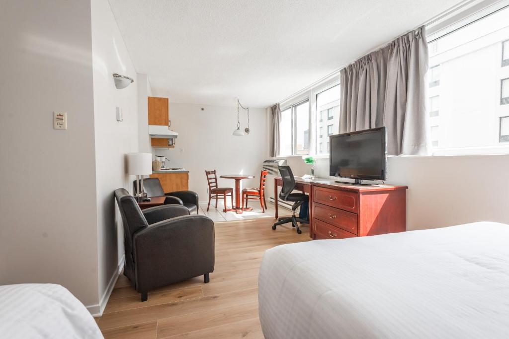 Postel nebo postele na pokoji v ubytování Hotel les Suites Labelle