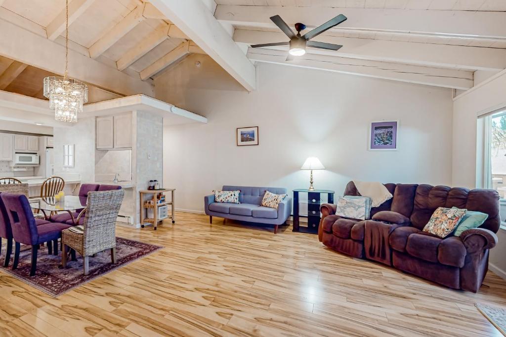 Χώρος καθιστικού στο Mountain Shadows