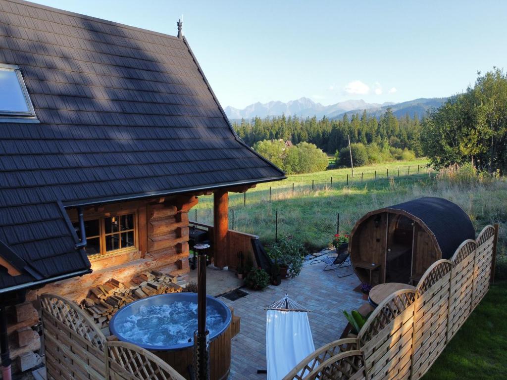 a backyard with a hot tub and a gazebo at Bajkowa Osada Murzasichle domek z jacuzzi in Murzasichle