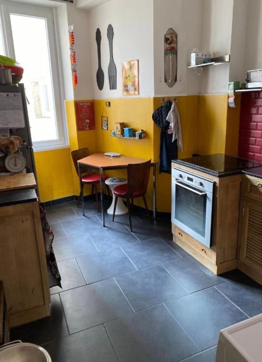 Kuchyň nebo kuchyňský kout v ubytování Le 5 Brest