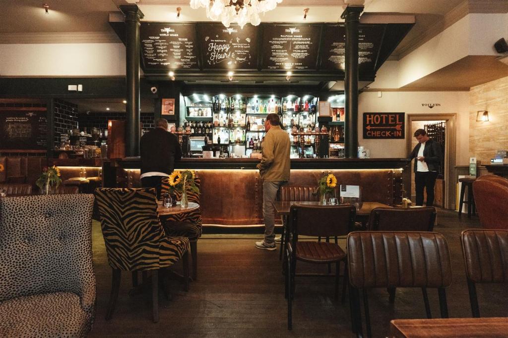 The Bull and The Hide - Resim 8