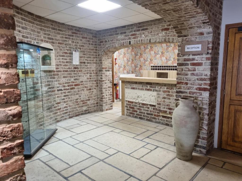 Kuchyň nebo kuchyňský kout v ubytování Hôtel Le Prieuré