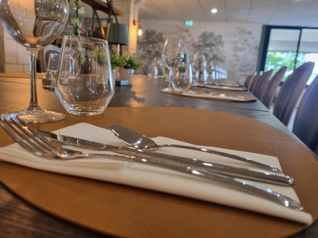 Restaurace v ubytování Hôtel Le Prieuré