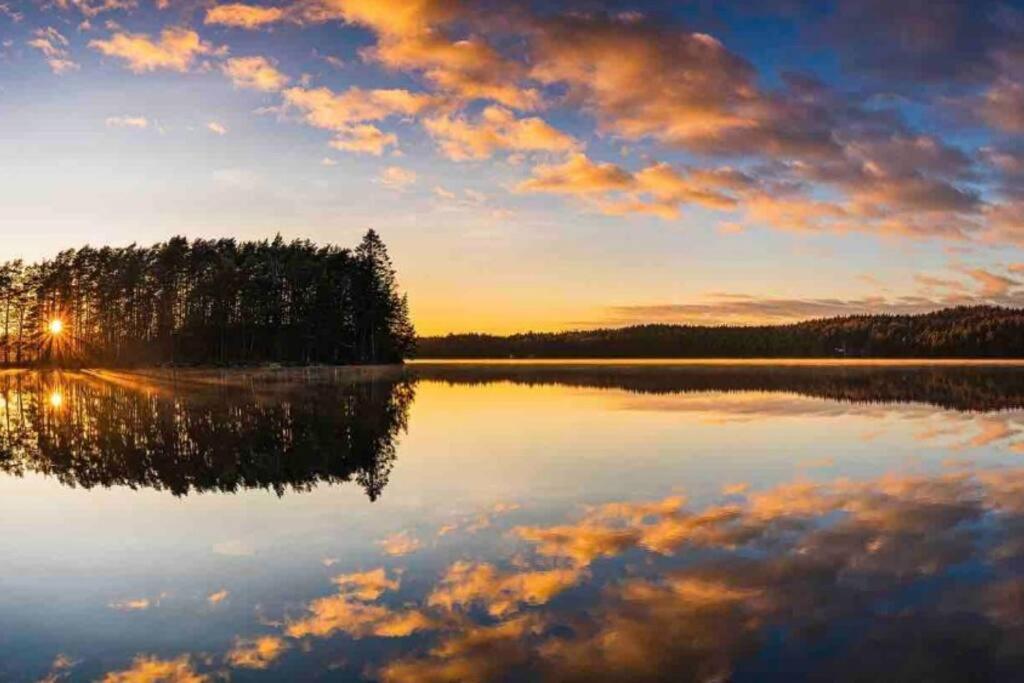 Fotografie z fotogalerie ubytování Fräsch villa med stor tomt & Hästens sängar v destinaci Mölnlycke