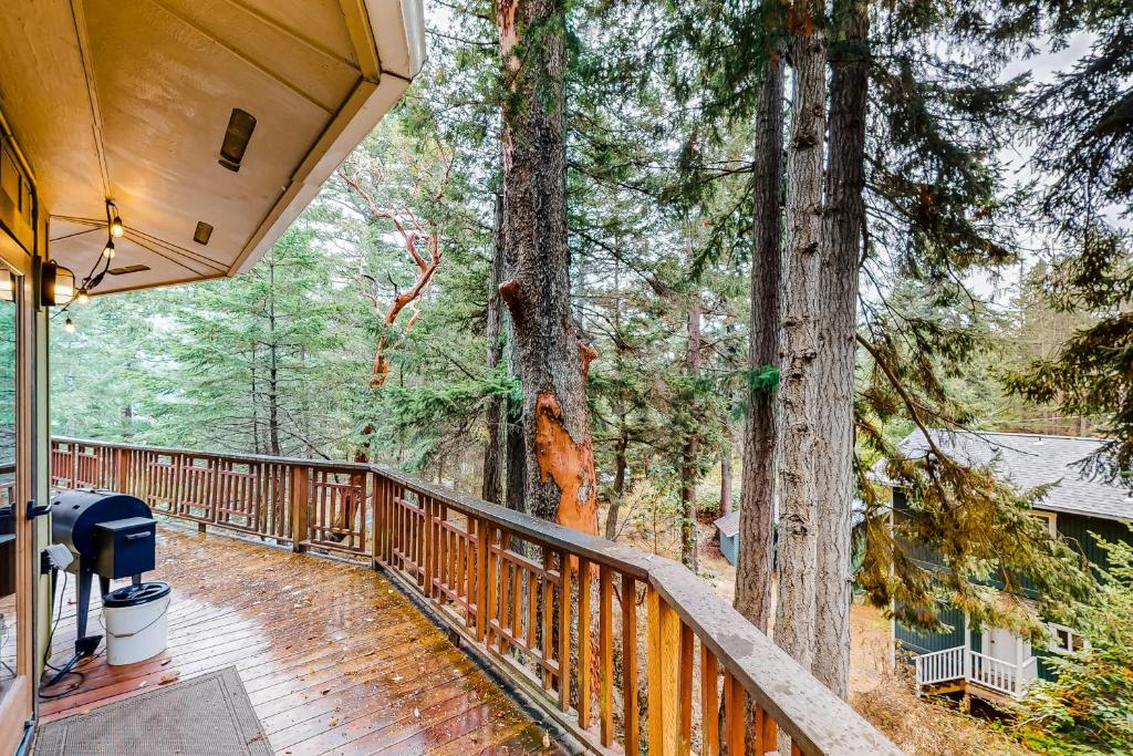 Balkón nebo terasa v ubytování The Island Treehouse