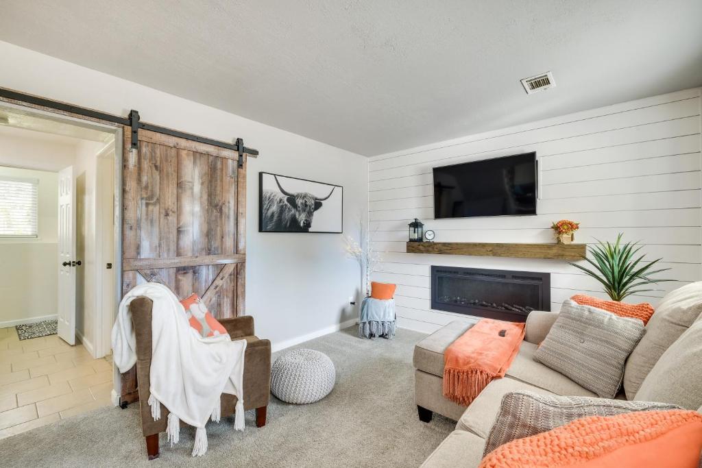 Modern Fort Collins Retreat with Back Patio!, Fort Collins Updated