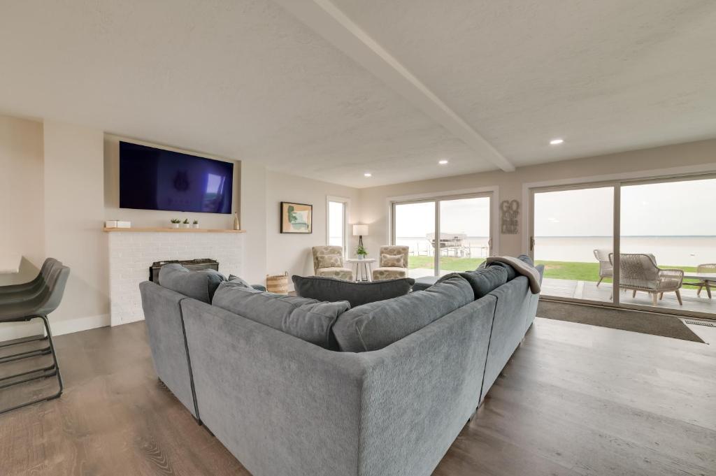 Houghton Lake Vacation Rental with Private Dock!, Houghton Lake