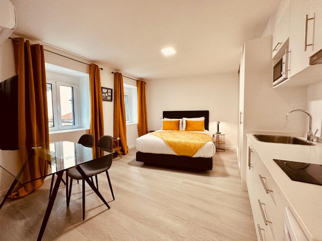 Postel nebo postele na pokoji v ubytování Living Funchal iNN