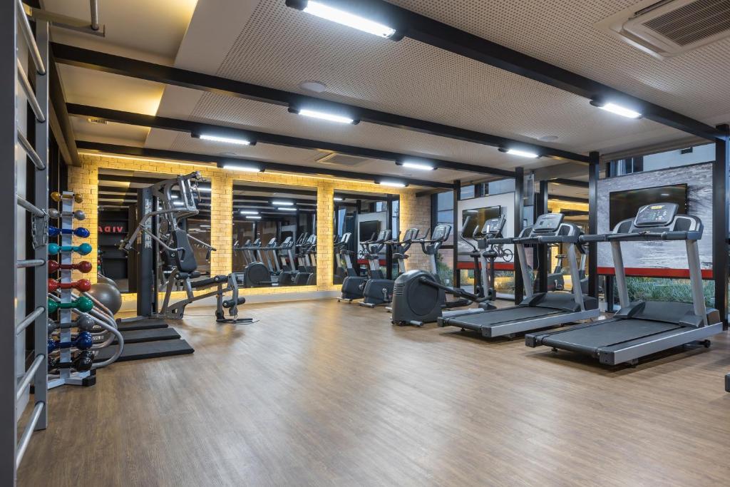 The fitness centre and/or fitness facilities at Helbor Stay Batel