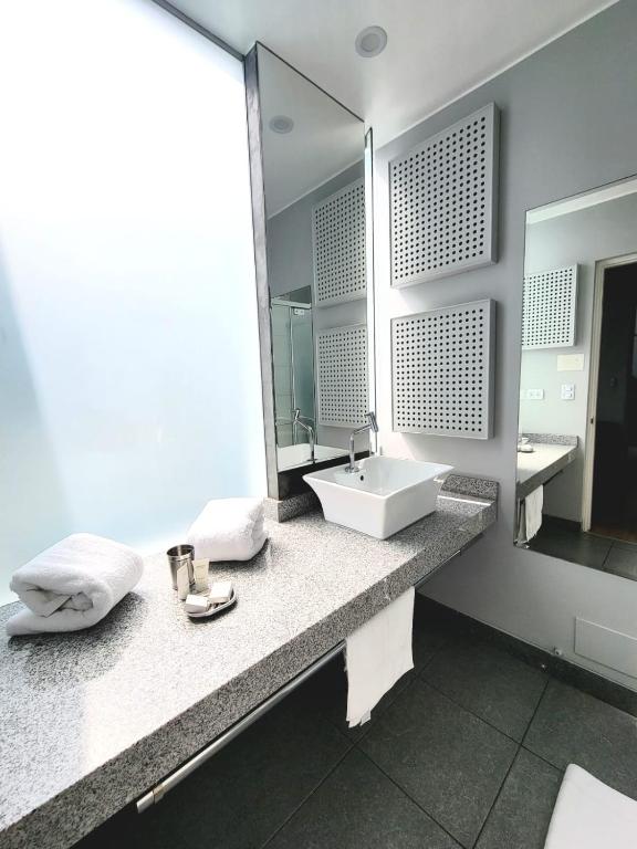 Koupelna v ubytování 3B Barranco by Katari Hoteles