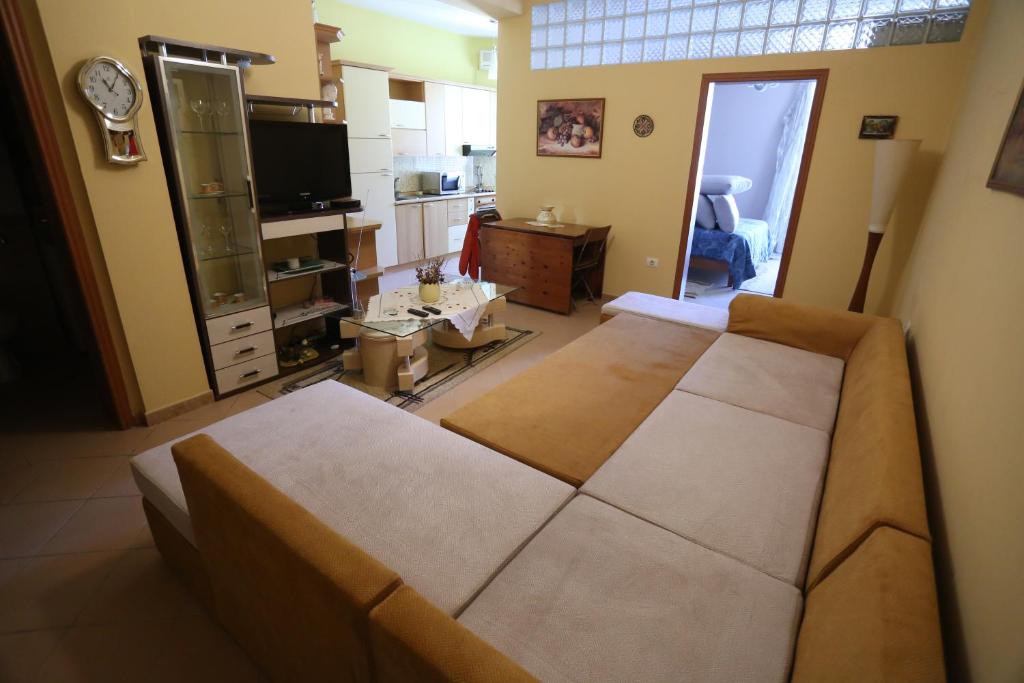 Fabulous 1 -Bedroom Apt in Tirana - Your Home - Image 9