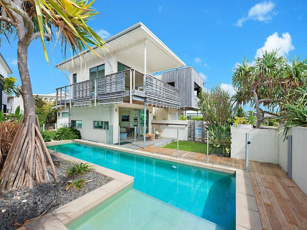 4 Mackay Street Dicky Beach, Caloundra (updated prices 2024)