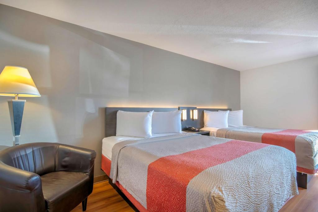 Motel 6 Walton, KY - Richwood - Cincinnati Airport South - Queen Room With Two Queen Beds - Non-Smoking
