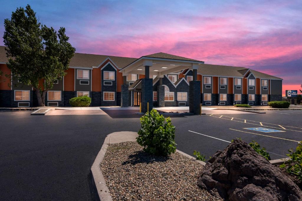 a rendering of a building with a parking lot at Best Western Bellemont Shadow Mountain Inn in Flagstaff