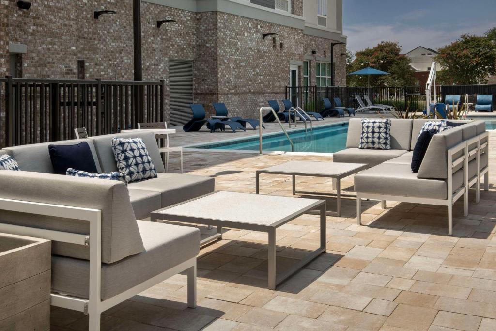 Hilton Garden Inn Pensacola Downtown photo