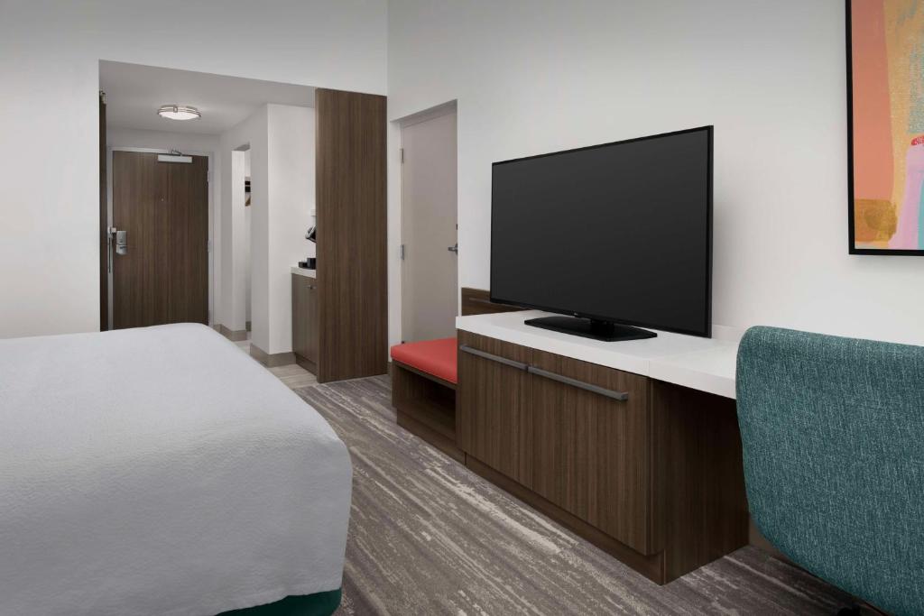 Hilton Garden Inn Pensacola Downtown photo