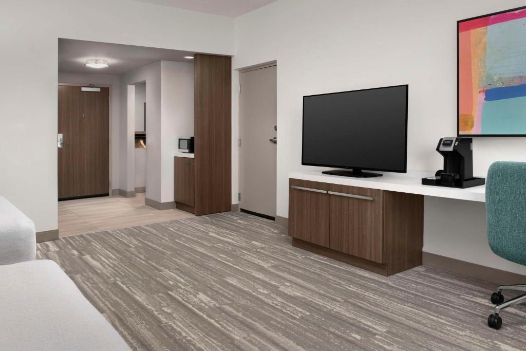 Hilton Garden Inn Pensacola Downtown photo
