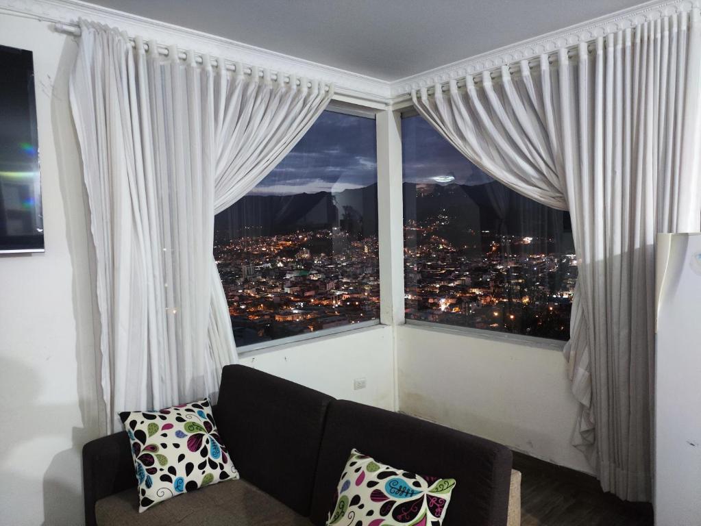 Galeriebild der Unterkunft Departamento acogedor y moderno, vista increíble. in Loja