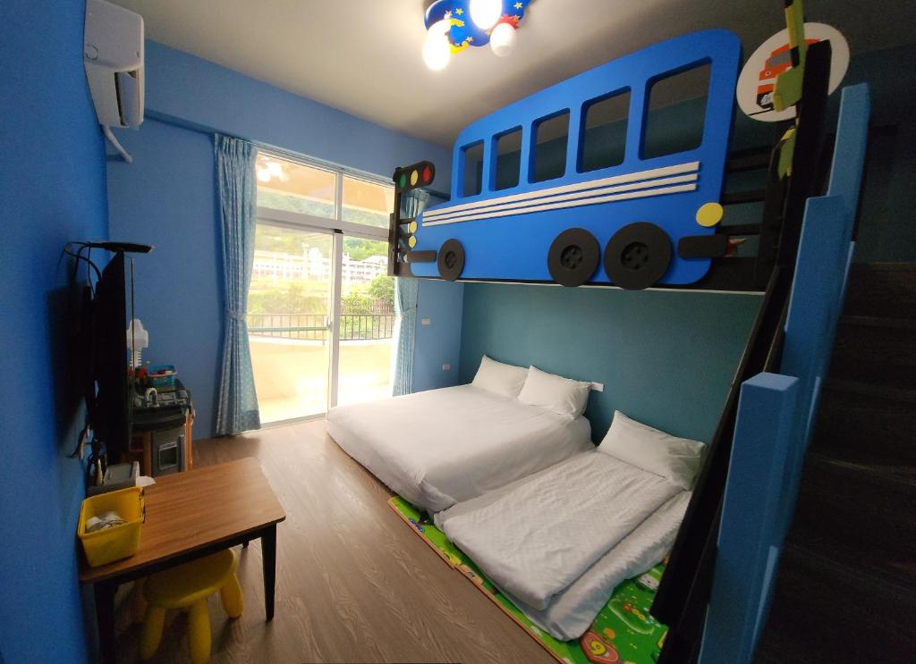 Letto o letti in una camera di The Railroad Runs