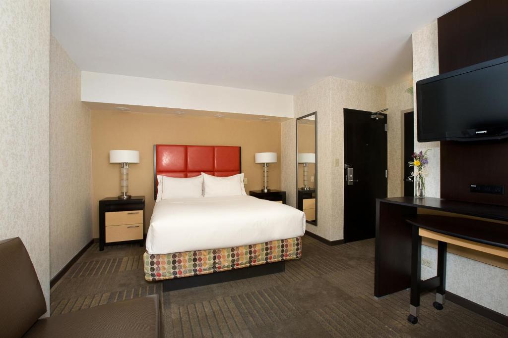 Holiday Inn Express Denver Downtown, an IHG Hotel - Standard Room
