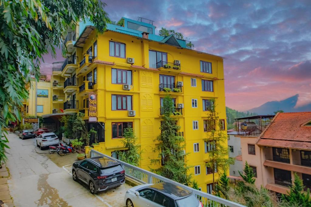 Nespecifikovaný výhled na hory nebo výhled na hory při pohledu z hotelu