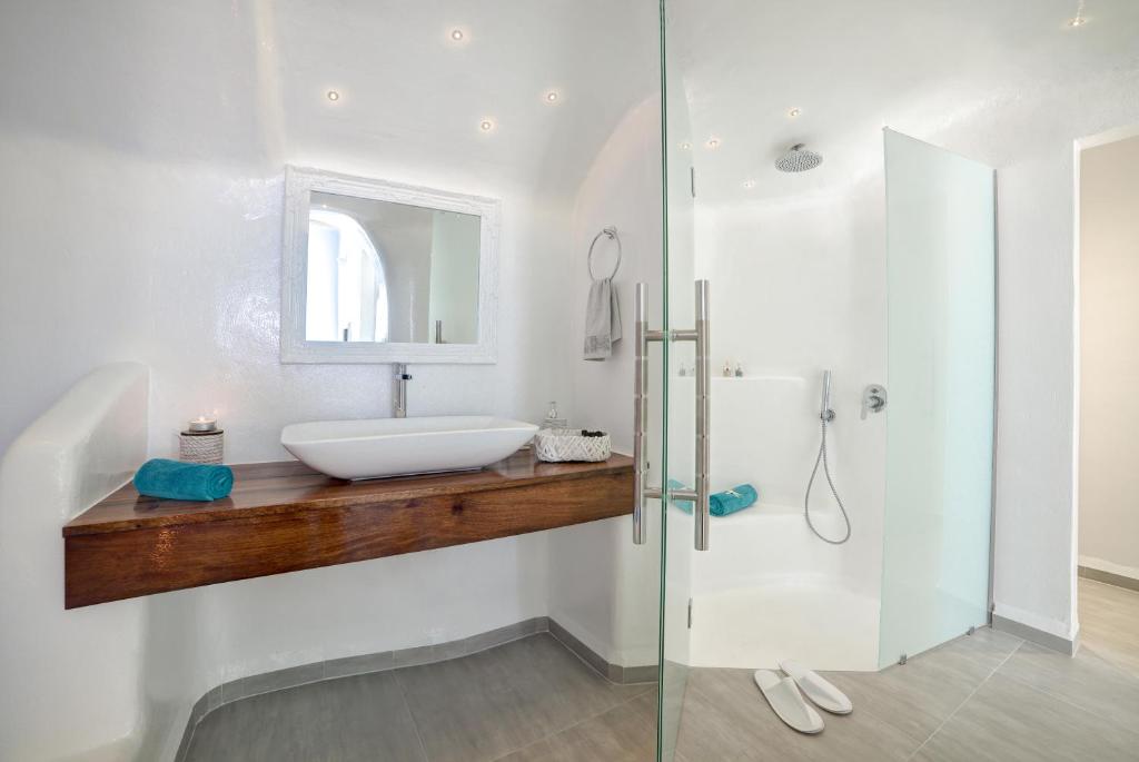 Fira Deep Blue Suites - 11